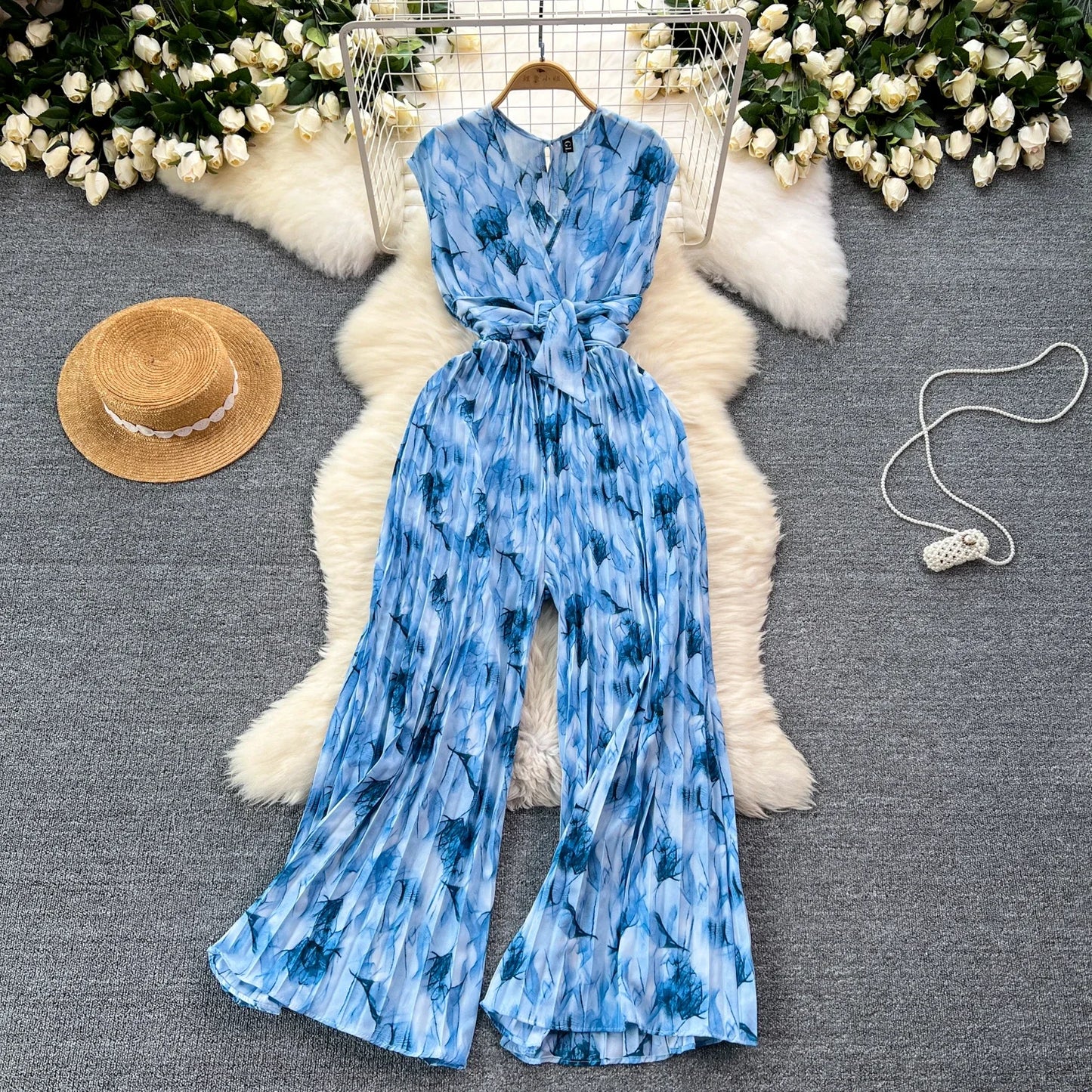 جمبسوت صيفي أنيق للنساء بطبعة تجريدية، رومبير واسع الساق، بفتحة رقبة على شكل حرف V، بدون أكمام، قفزات عالية