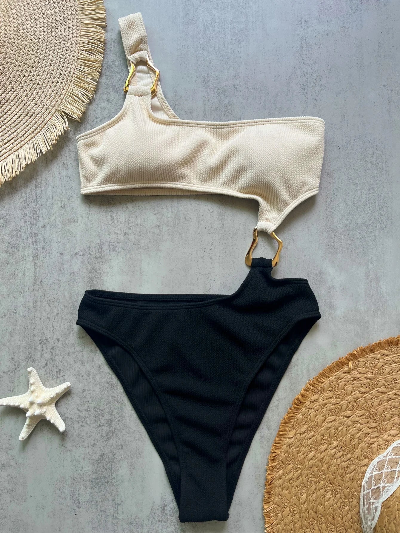 ملابس سباحة نسائية جديدة غير متماثلة بكتف واحد من قطعة واحدة بحلقة معدنية عالية القطع