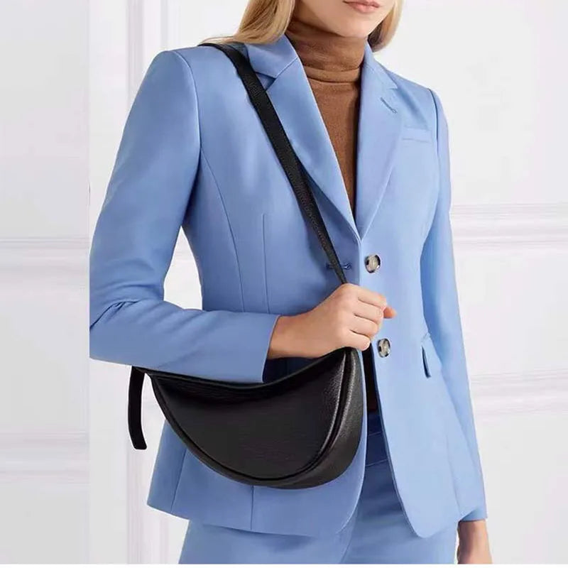 حقيبة يد نسائية جديدة من الجلد الطبيعي، الطبقة الأولى، مصنوعة من جلد العجل المحبب البسيط، بتصميم نصف قمري فريد من نوعه