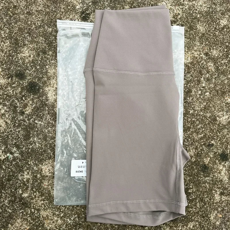 شورتات ضيقة جديدة لعام 2024 للجري للسيدات، ملابس رياضية قصيرة للنساء، ملابس يوغا للنساء، سراويل ضيقة للياقة البدنية بدون درزات