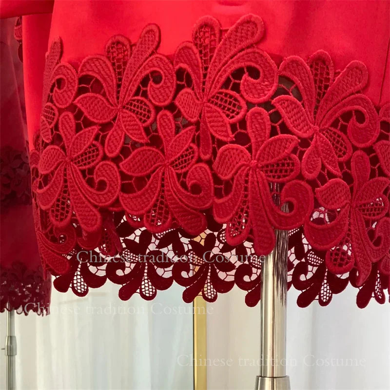 رداء زفاف أبيض مطرز للأم العروس كيمونو نسائي مثير من الدانتيل والزهور ملابس داخلية حميمية من الحرير الجليدي رداء حمام