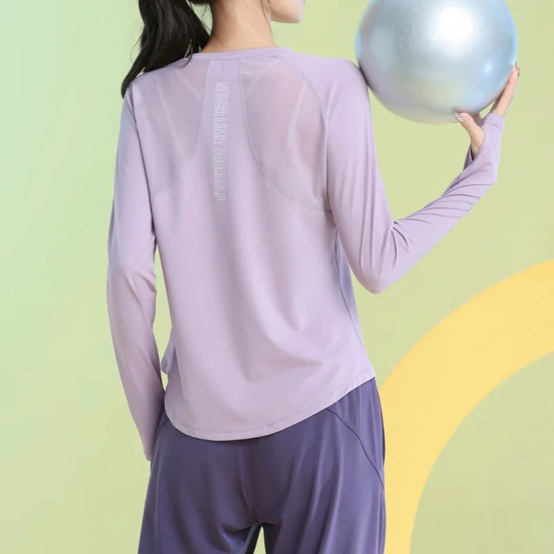 قميص يوجا نسائي بأكمام طويلة من PHIGEER سريع الجفاف وخفيف الوزن لممارسة التمارين الرياضية وملابس رياضية فضفاضة قابلة للتنفس وقميص للجري وملابس رياضية جديدة