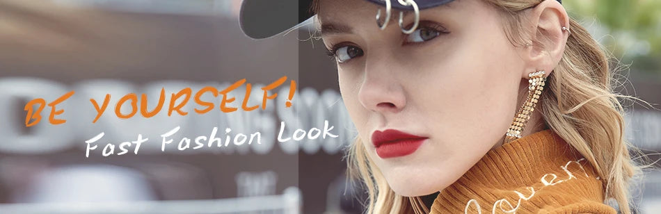 فستان صيفي بطول الركبة، ضيق بياقة V وأكمام 3/4، مثالي للعمل أو المناسبات الرسمية. 