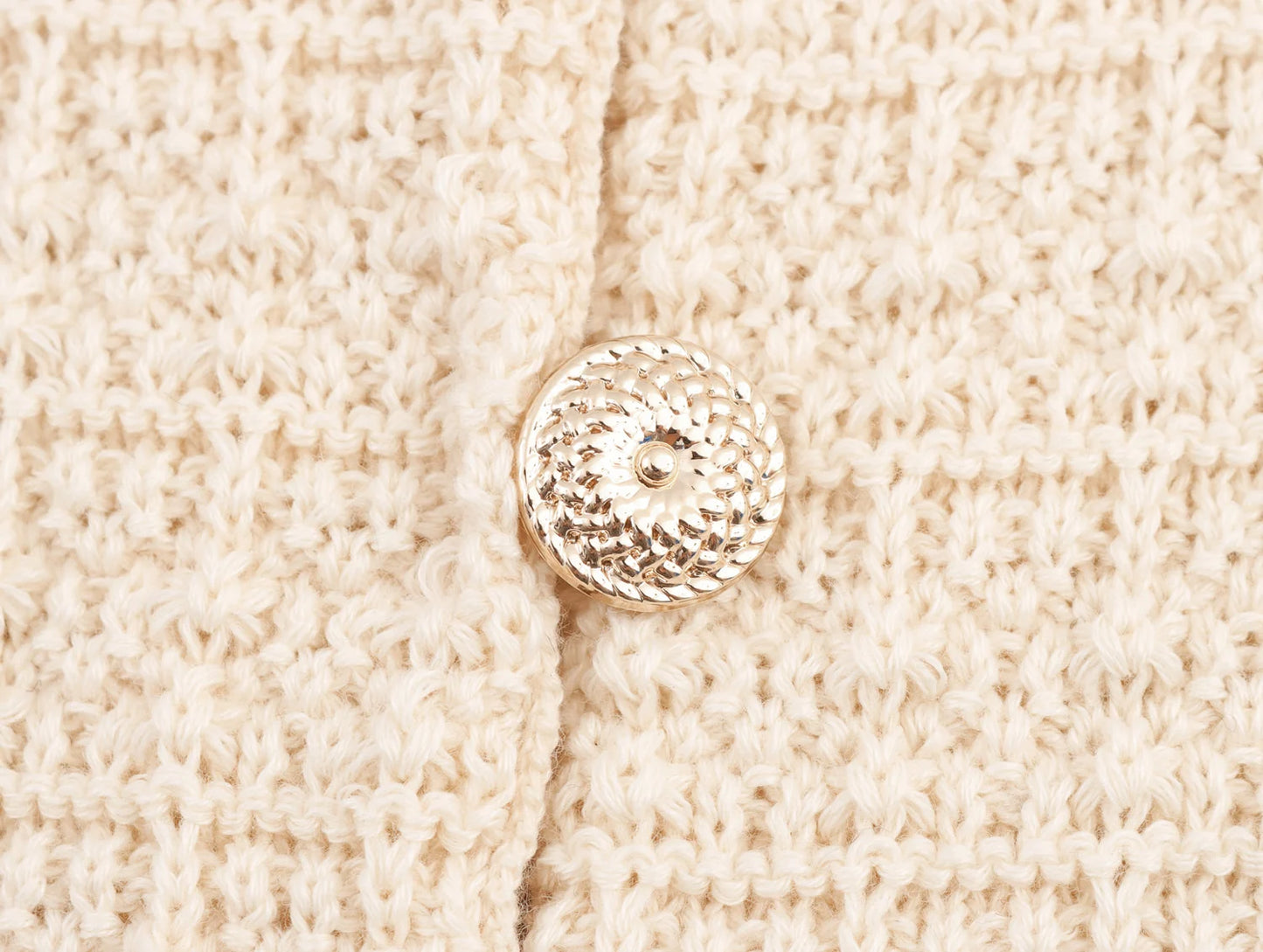 DEEABAE Autumn And Winter New Round Neck Buckle Decoration Gentle and Versatile Short Sleeve Knitted Cardigan Half Skirt Set