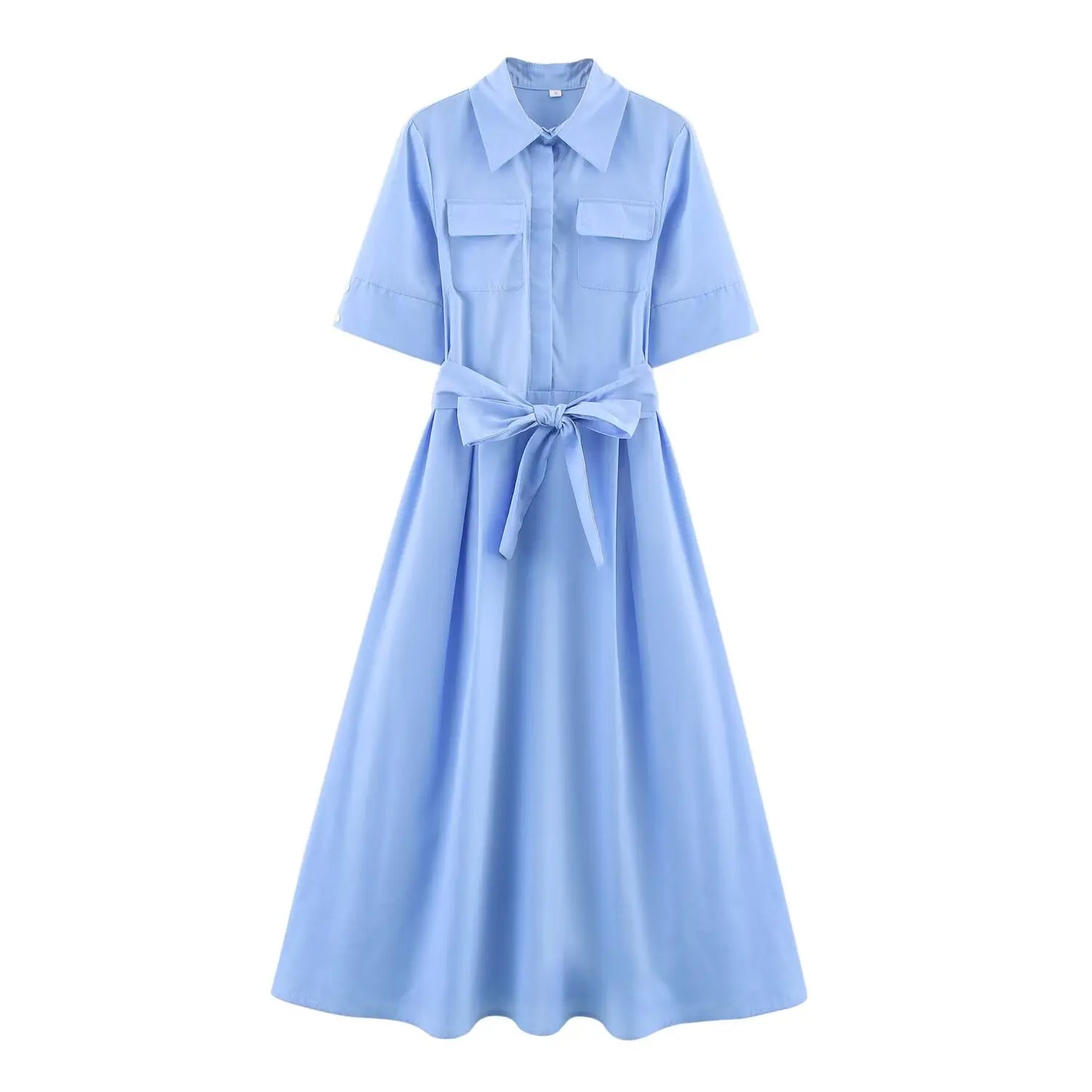 فستان أحمر طويل بحزام وجيوب، تصميم أنيق لربيع صيفي. 