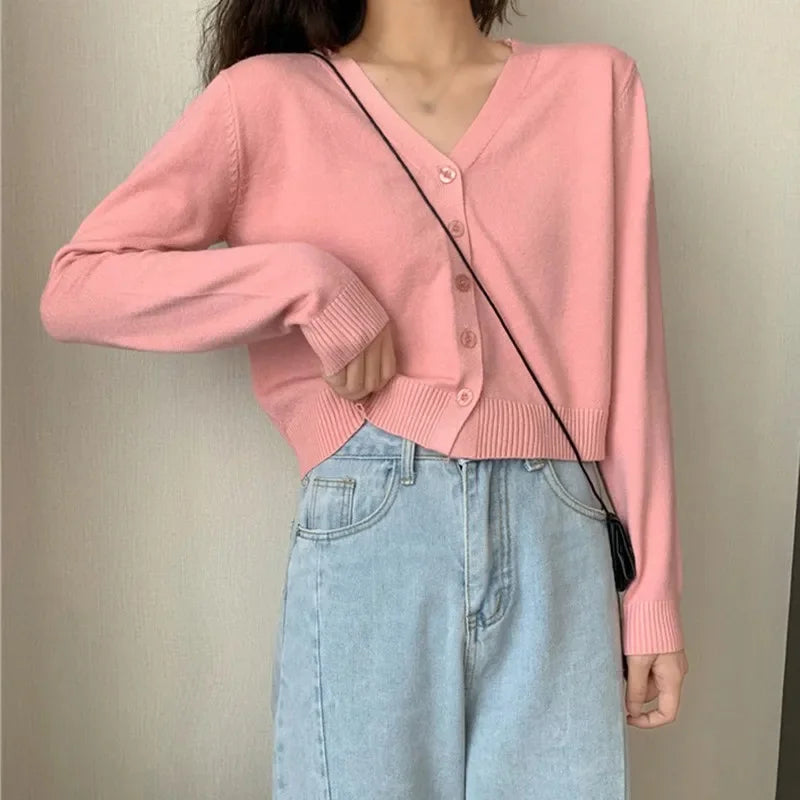 كارديجان نسائي بأكمام طويلة وفتحة رقبة على شكل حرف V وأزرار للأسفل محبوك لفصل الخريف والربيع كارديجان محبوك بصف واحد من الأزرار 