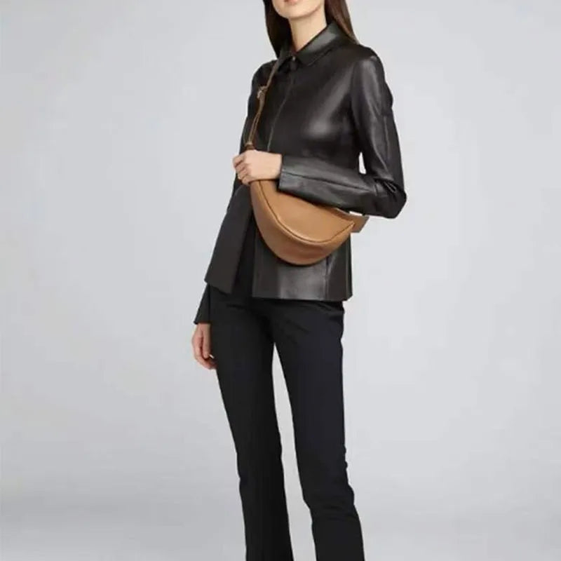 حقيبة يد نسائية جديدة من الجلد الطبيعي، الطبقة الأولى، مصنوعة من جلد العجل المحبب البسيط، بتصميم نصف قمري فريد من نوعه