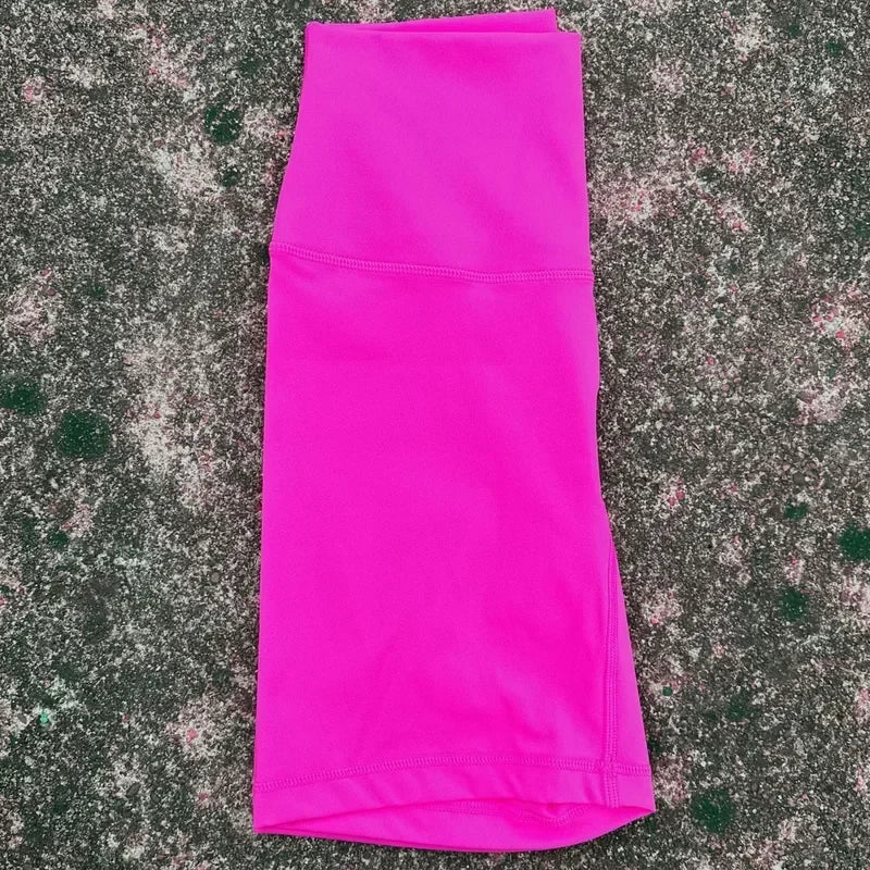 شورتات ضيقة جديدة لعام 2024 للجري للسيدات، ملابس رياضية قصيرة للنساء، ملابس يوغا للنساء، سراويل ضيقة للياقة البدنية بدون درزات 